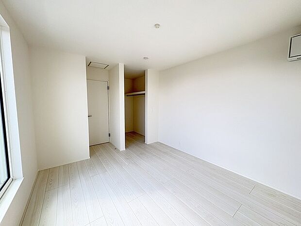 WICに面したお部屋、通常の洋室より使い勝手に優れます。