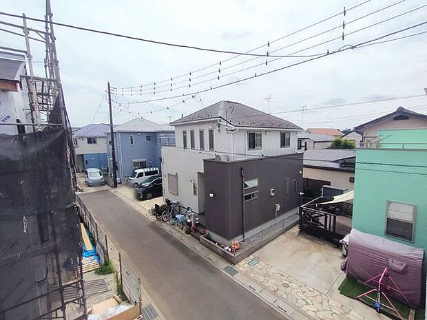 閑静な住宅地で、小さなお子様がいるご家族にも安心。 