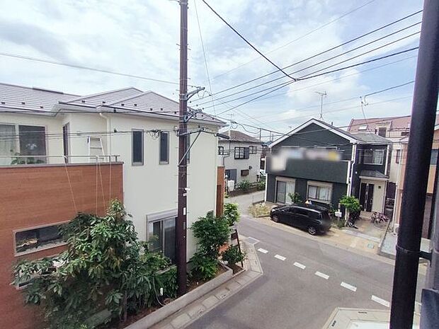 あたり一帯に住宅が広がる立地、住宅地ならではのロケーション。