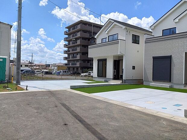 車通りの少ない閑静な住宅地、のびのびした子育てに適します。 