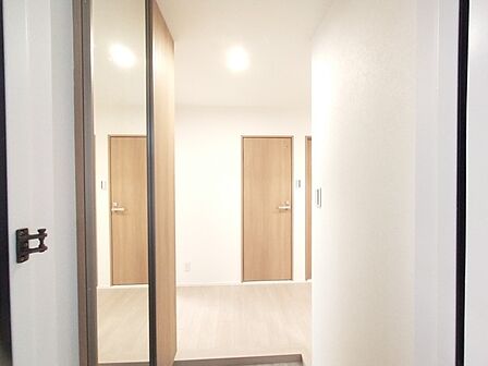 玄関がいつも片づく大容量シューズボックス。 