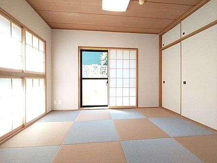 お子様にとっていいお昼寝空間になる和室は、ぜひリビングのお隣で。 