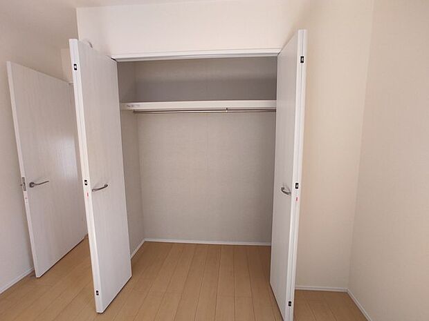 部屋ごとに設けた収納は、住みやすさへのこだわり。