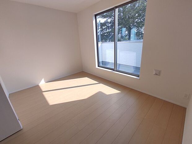 たっぷりの陽光に包まれる明るい住まいが、ここにあります。