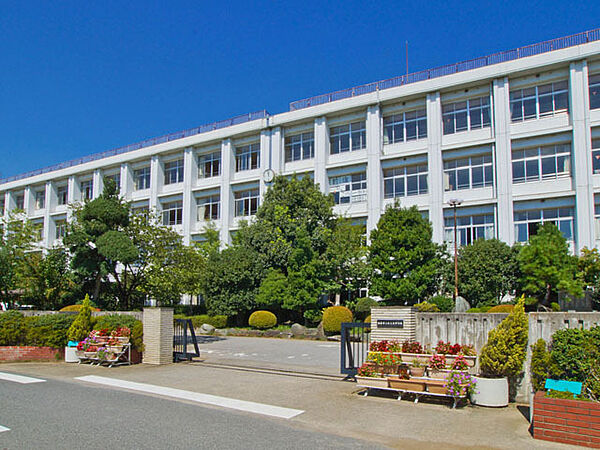 鴻巣市立吹上北中学校（970m）