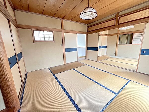 欧米化が進んでいる時代ですが、日本人なら和室は欲しいですよね。