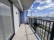 南向きバルコニーでお洗濯ものはいつもカラッと乾きます。 