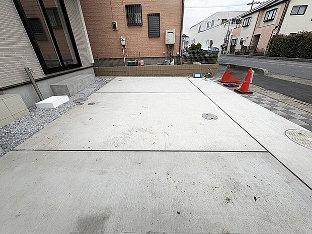 出し入れしやすい並列駐車場(2台可)が嬉しい住まい。