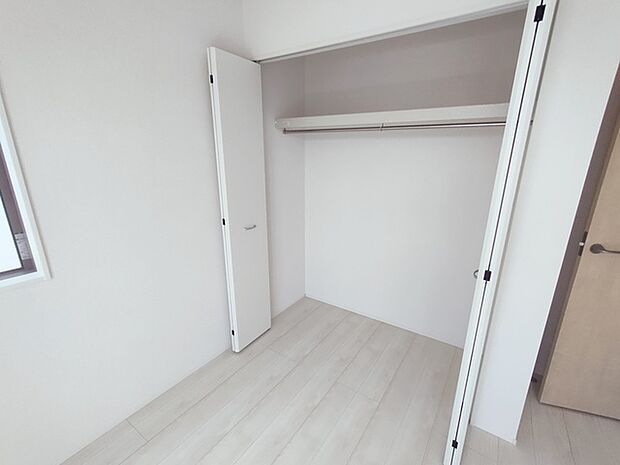 部屋ごとに設けた収納は、住みやすさへのこだわり。