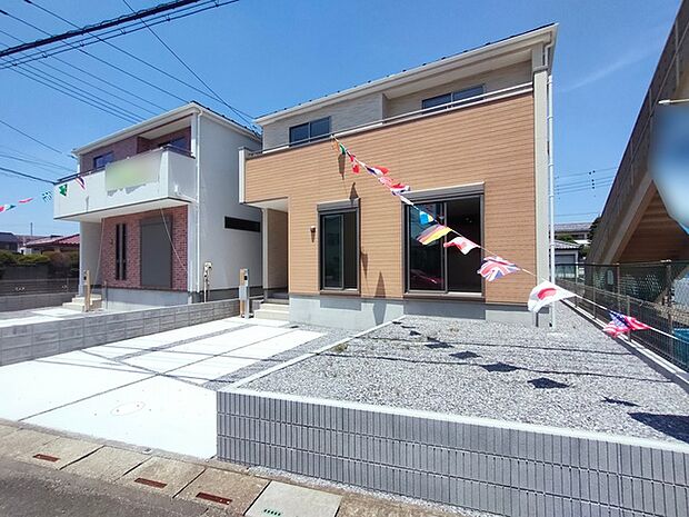 小さなお庭はメンテナンスが楽でちょうど良いかも知れませんね。 
