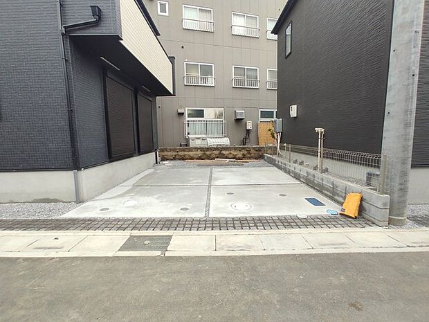 セカンドカーにも便利、駐車2台可の敷地。