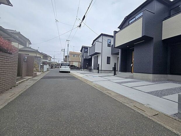 車通りの少ない閑静な住宅地、のびのびした子育てに適します。 