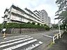 外観：落ち着いた色味と整ったフォルムが街並みに美しく調和しています。 