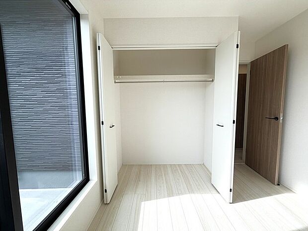 全居室収納スペース付きの物件です。 