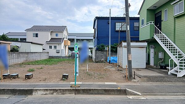 隣家とのゆとりにもこだわりを。広々敷地にご注目ください。