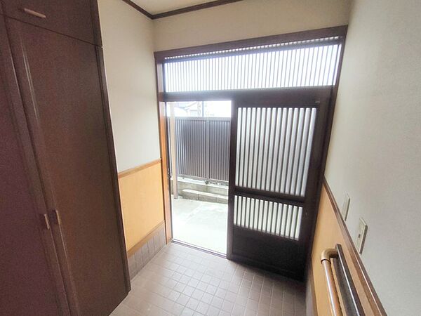 玄関を拡大表示
