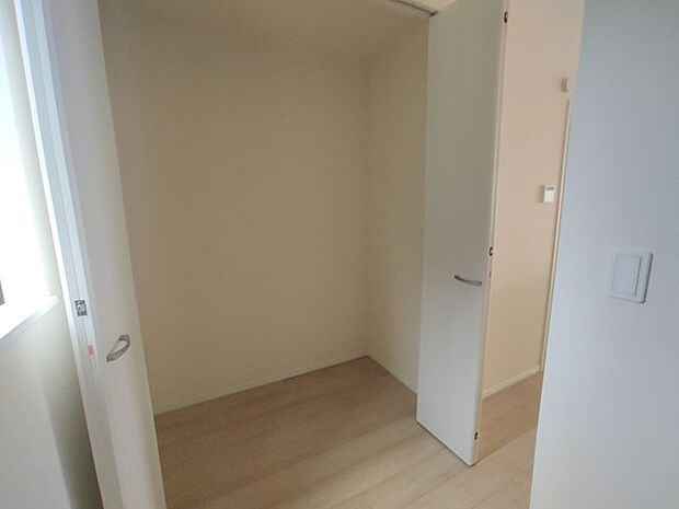 たっぷり収納で、お部屋の中はいつもキレイに片付きそうですね。