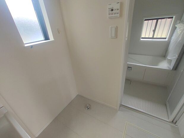 お風呂に入る前、心も体もふっと一息つける「静けさの入り口」。