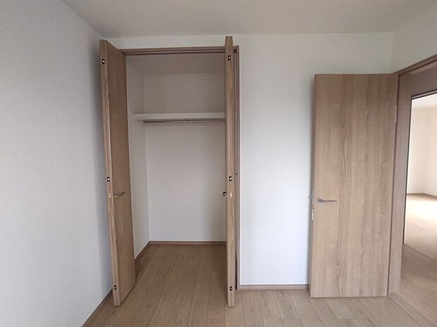 たっぷり収納で、お部屋の中はいつもキレイに片付きそうですね。 