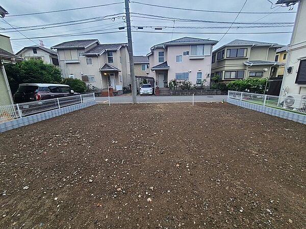 落ち着いた住宅街に位置し、理想の住まいを描くためのゆとりある空間が広がっています。