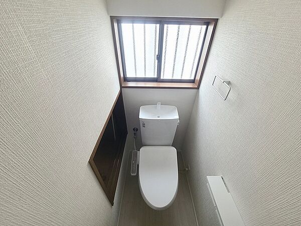 無駄のないシンプルな空間設計により、日々の暮らしに静かな落ち着きをもたらす住まいの一角です。