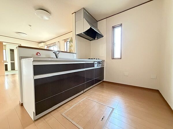 料理をしながらでも、ご家族との会話を楽しめる対面キッチン。