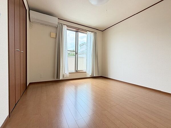 2階部分のお部屋の日当たりは、ご覧の通り明るいです。