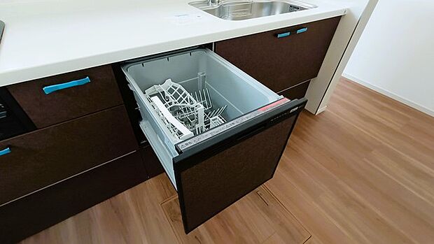 省エネ ・ 衛生的な食器洗乾燥機付。 
