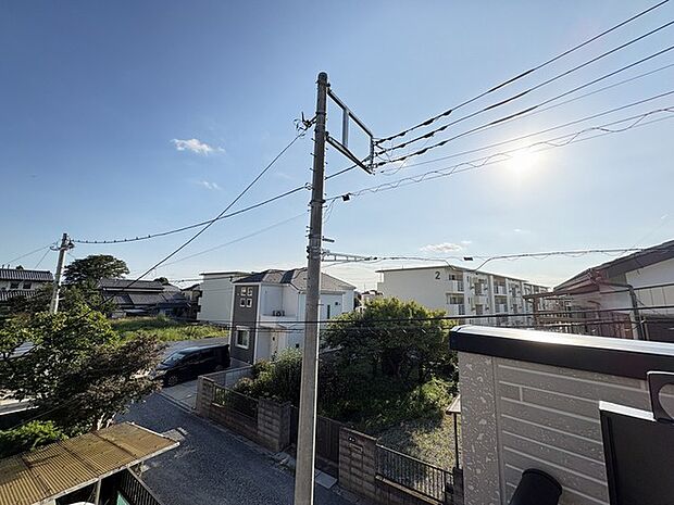 あたり一帯に住宅が広がる立地、住宅地ならではのロケーション。