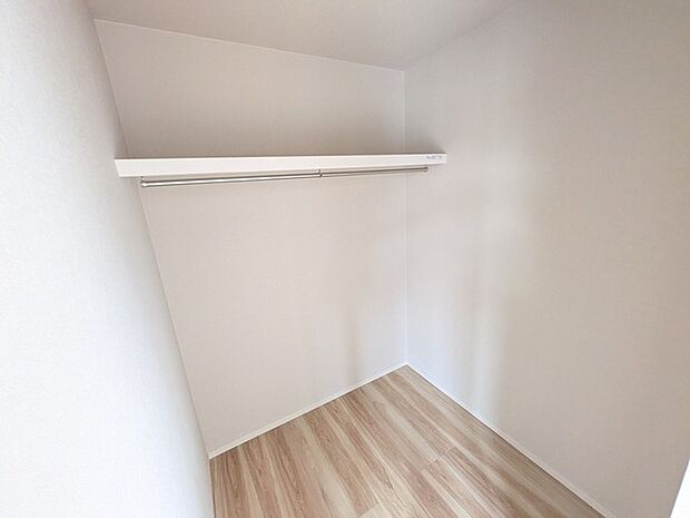 無駄のないシンプルな空間が、日々の暮らしに心地よい整頓とゆとりをもたらしてくれます。