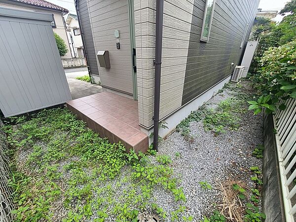 日々の暮らしに寄り添う、落ち着いた佇まいと静かな環境が魅力の住まいです。