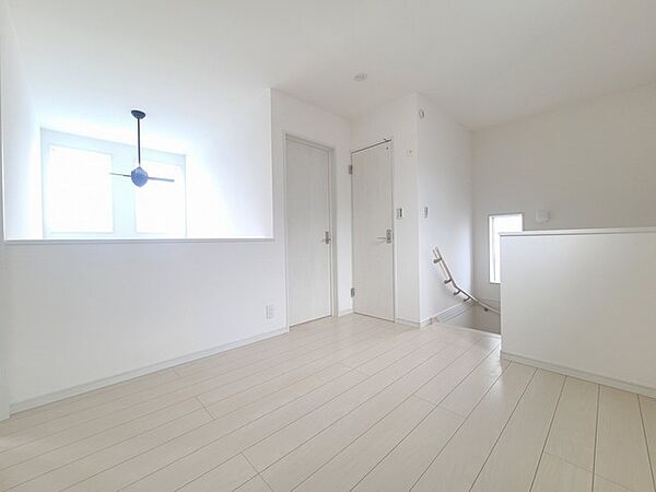 無駄を削ぎ落とした真っ白な空間が、住まう人の感性に寄り添い、静かな安らぎをもたらします。