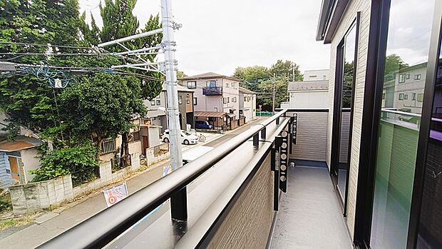 ゆとりの広さを確保したバルコニー。お布団を干すのも、この広さならラクラク。