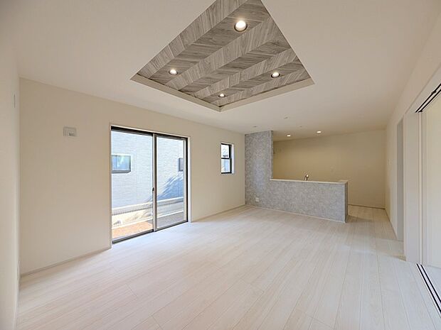 天井が高くなって開放感を感じる折り上げ天井。居住者が快適に暮らすための工夫がここにも見つかりました。 