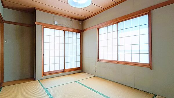欧米化が進んでいる時代ですが、日本人なら和室は欲しいですよね。