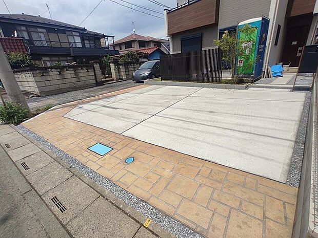 出し入れしやすい並列駐車場(3台可)が嬉しい住まい。
