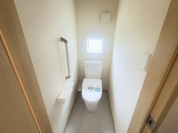 バリアフリーの取り組み。お手洗いにもしっかり手すりがある配慮が嬉しい。 