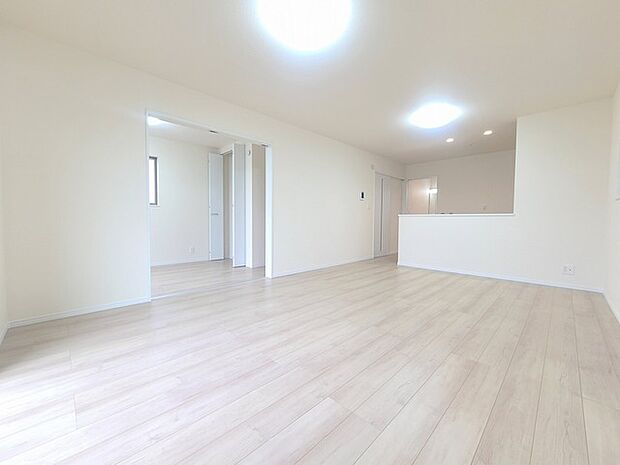 無駄な要素を削ぎ落としたシンプルな空間が、住まう方の感性に寄り添い、穏やかな暮らしを予感させます。