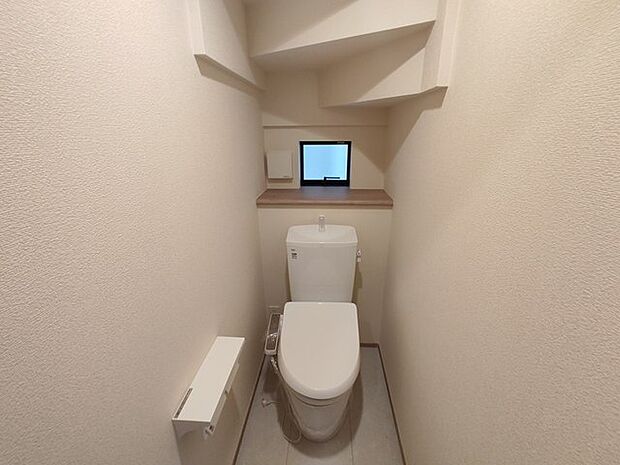 注目度の高いお手洗い。ちゃんとウォシュレット機能ついてます。 