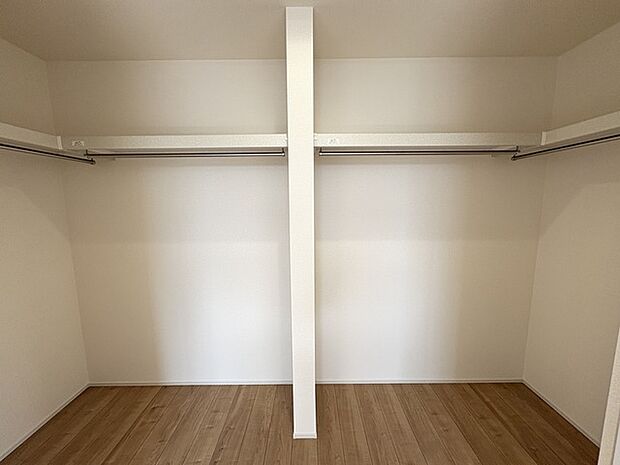 収納上手さんの御用達、大型ウォークインクローゼット。