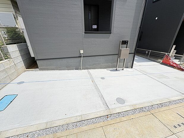 セカンドカーにも便利、駐車2台可の敷地。