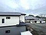 その他：空が広く感じられる開放的な環境にあり、周辺は落ち着いた静かな街並みが広がっています 