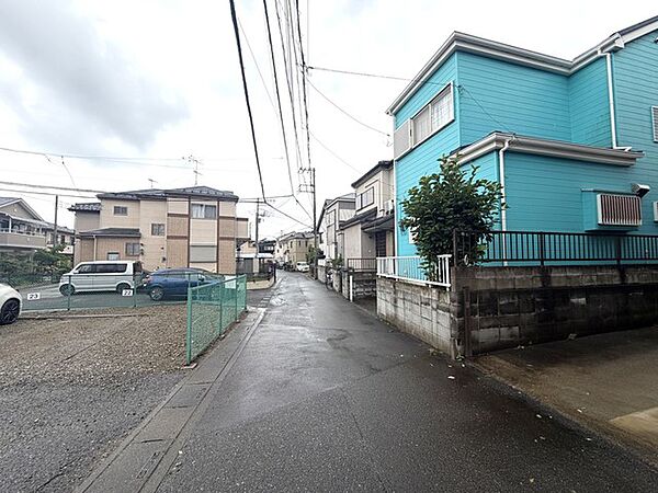 幅員こそやや狭くても、その分交通量が少なくて安心。