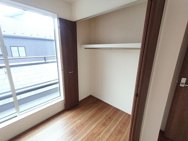 子供部屋にも嬉しい全居室収納スペース。