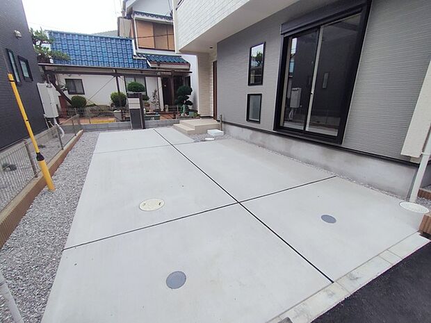 ゆったり駐車スペース、2台可。