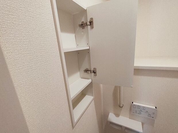 トイレのような小スペースだからこそ、ちょっとした収納が嬉しいポイント。