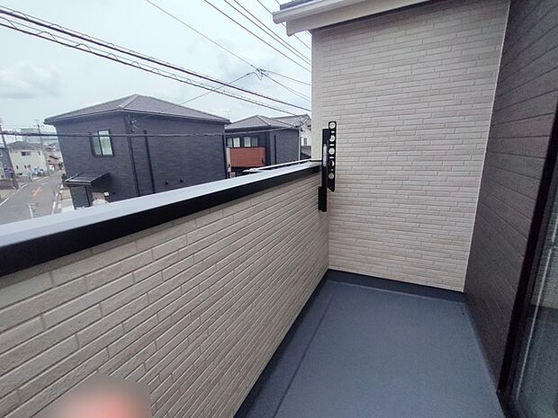 ゆとりの広さを確保したバルコニー。お布団を干すのも、この広さならラクラク。
