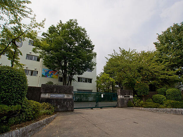伊奈町立小針中学校(1520m)