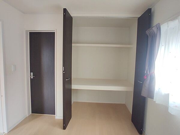 たっぷり収納で、お部屋の中はいつもキレイに片付きそうですね。