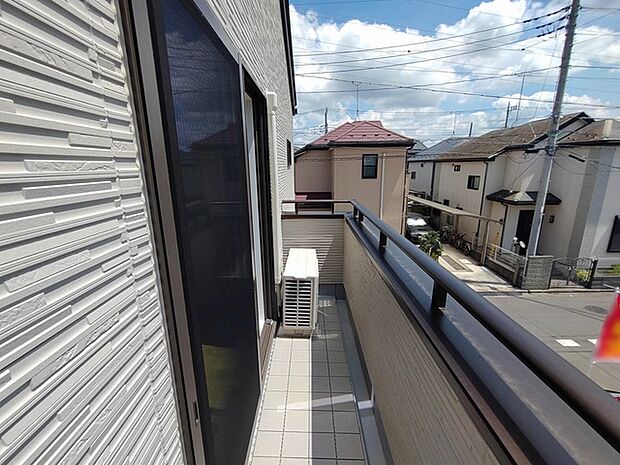 南向きバルコニーでお洗濯ものはいつもカラッと乾きます。